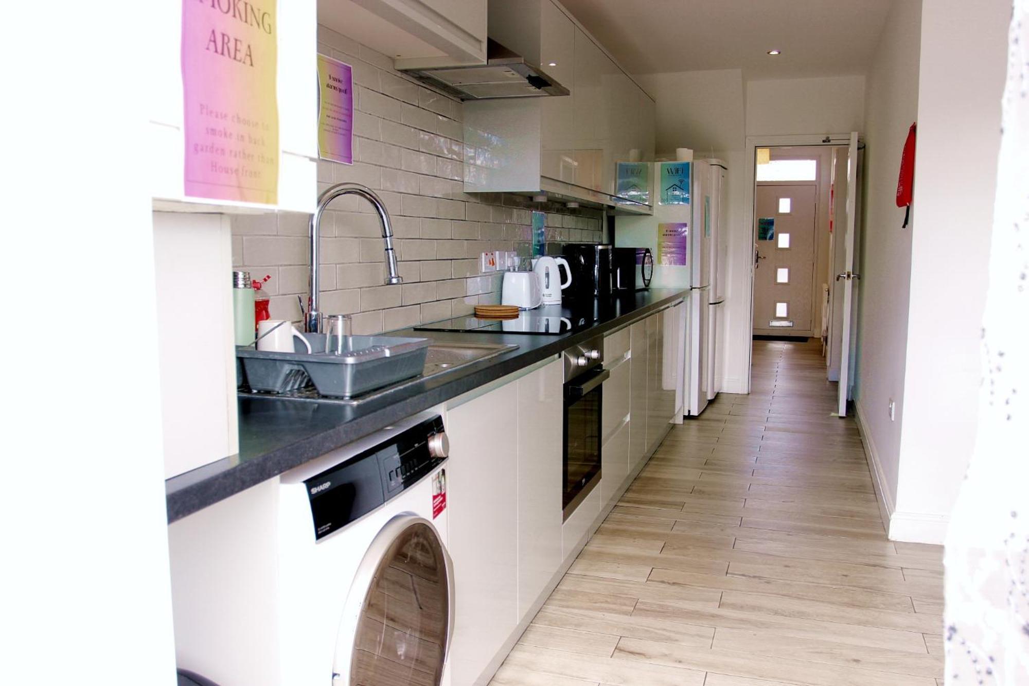 House Share With Few Ensuite Rooms Near Southmead 브리스틀 외부 사진